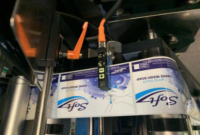 Double-Side Labeling Machine For Round & Flat Bottles