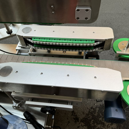 Double-Side Labeling Machine For Round & Flat Bottles
