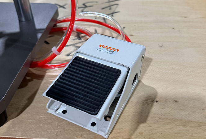 Semi-automatic Perfume Crimping Machine