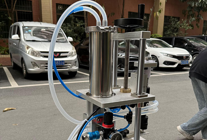 Single-head Pneumatic Perfume Filling Machine